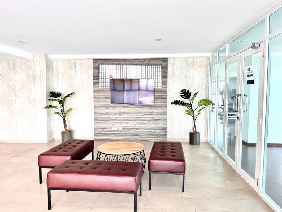Urban Home-Swimming Pool-City Center Malacca Bagian luar foto