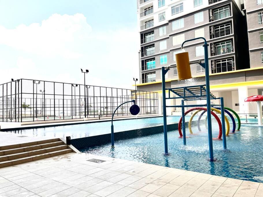 Urban Home-Swimming Pool-City Center Malacca Bagian luar foto
