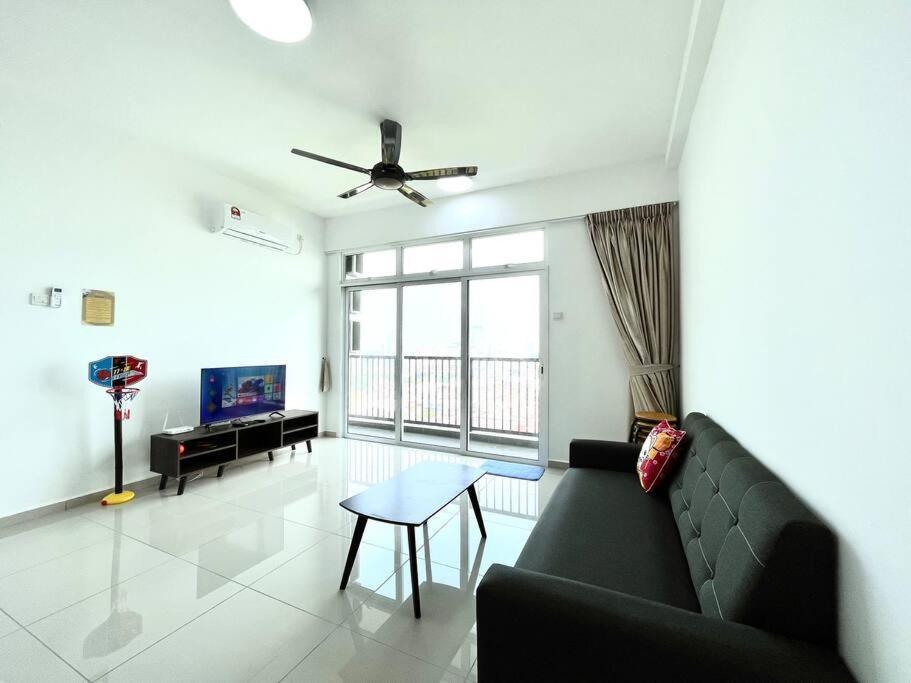 Urban Home-Swimming Pool-City Center Malacca Bagian luar foto