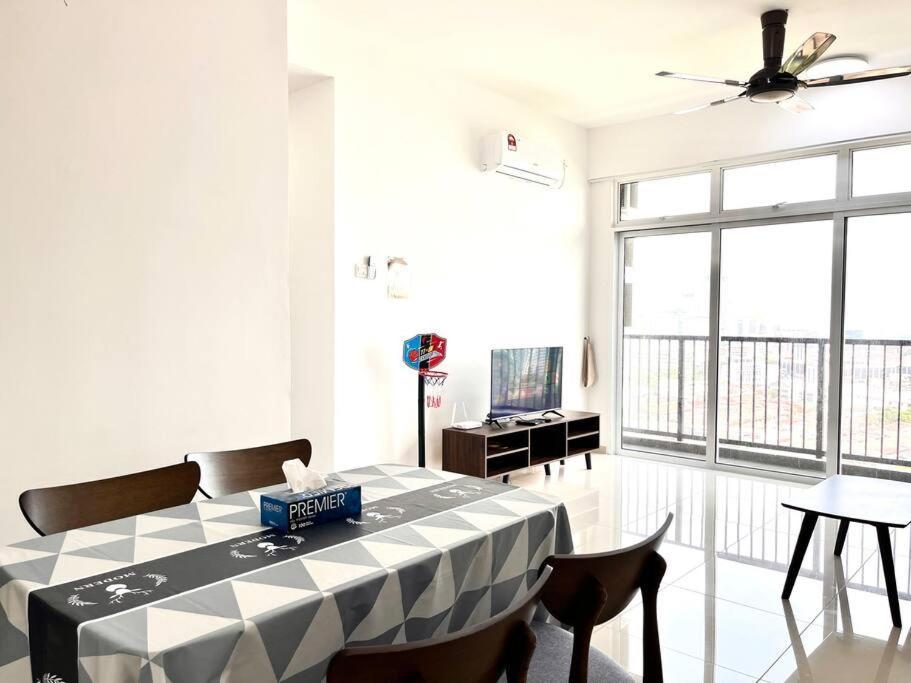 Urban Home-Swimming Pool-City Center Malacca Bagian luar foto