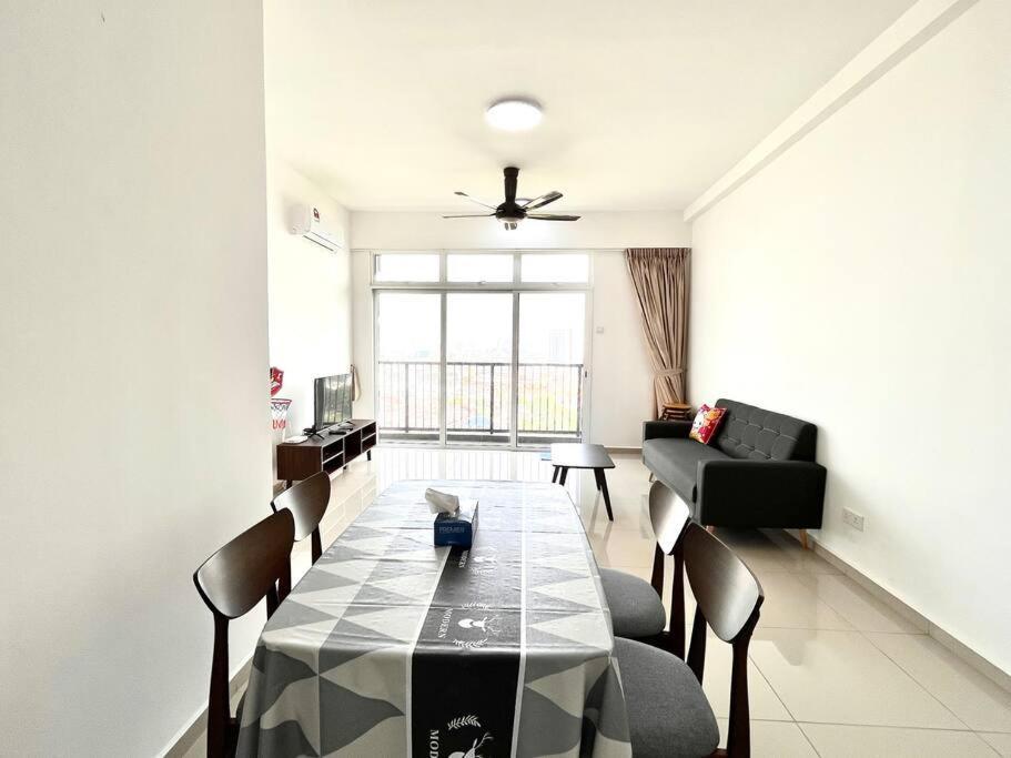 Urban Home-Swimming Pool-City Center Malacca Bagian luar foto