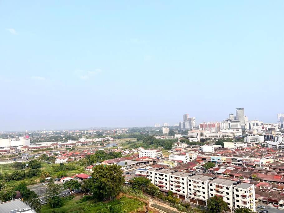 Urban Home-Swimming Pool-City Center Malacca Bagian luar foto
