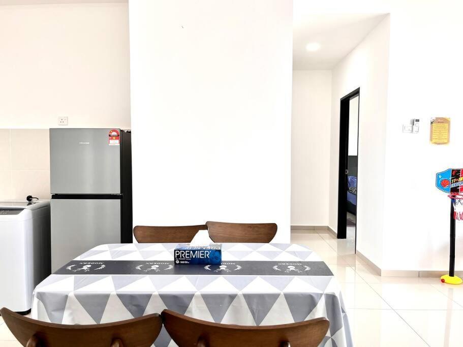 Urban Home-Swimming Pool-City Center Malacca Bagian luar foto