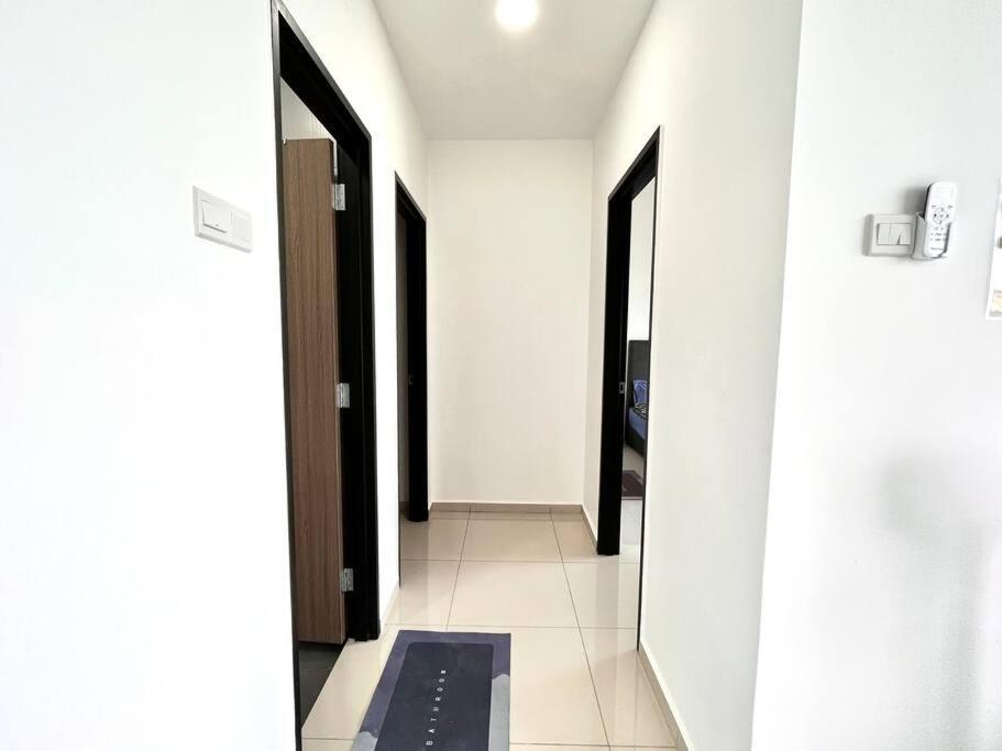 Urban Home-Swimming Pool-City Center Malacca Bagian luar foto