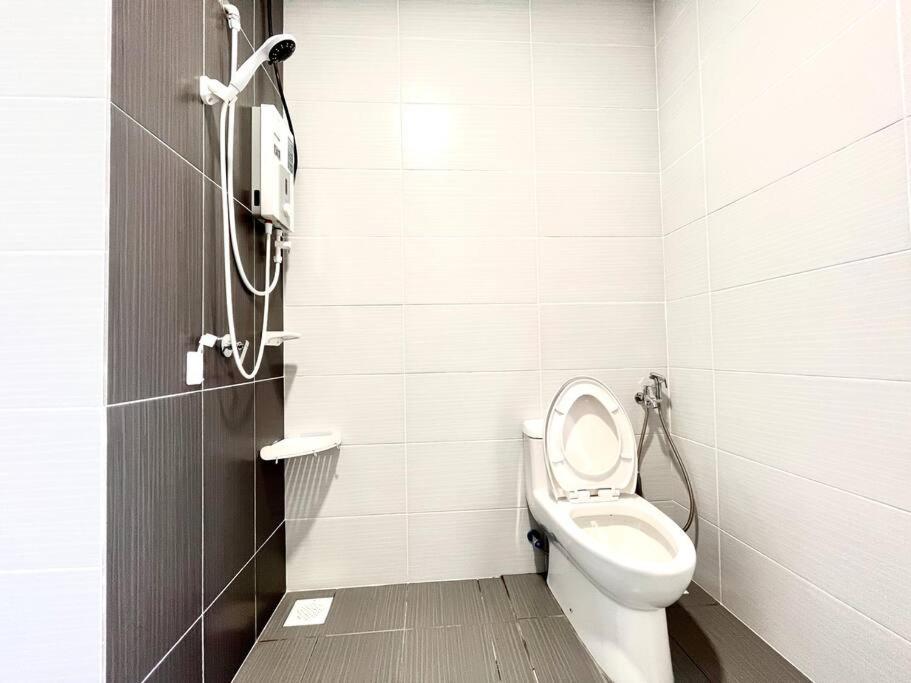 Urban Home-Swimming Pool-City Center Malacca Bagian luar foto