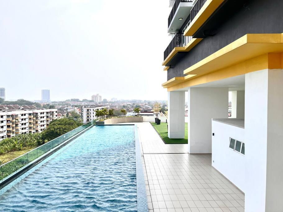 Urban Home-Swimming Pool-City Center Malacca Bagian luar foto