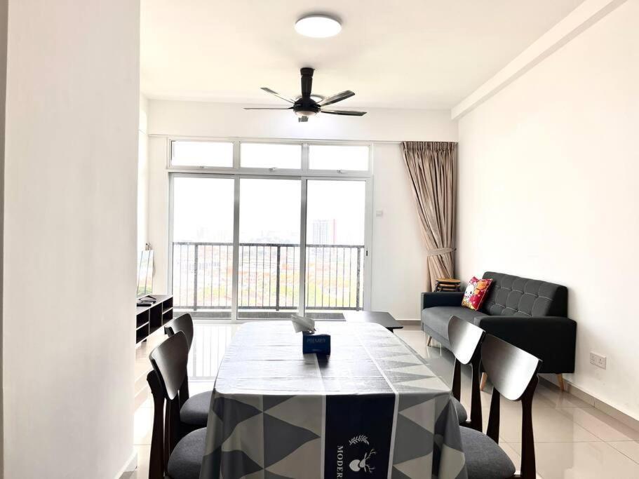 Urban Home-Swimming Pool-City Center Malacca Bagian luar foto