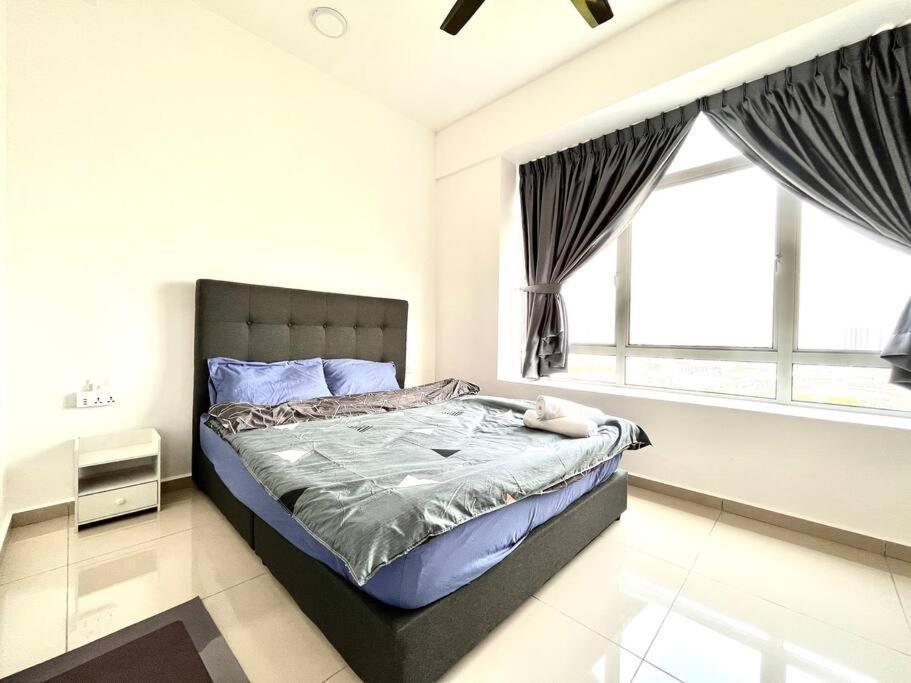 Urban Home-Swimming Pool-City Center Malacca Bagian luar foto