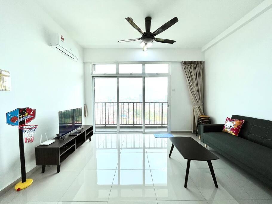 Urban Home-Swimming Pool-City Center Malacca Bagian luar foto