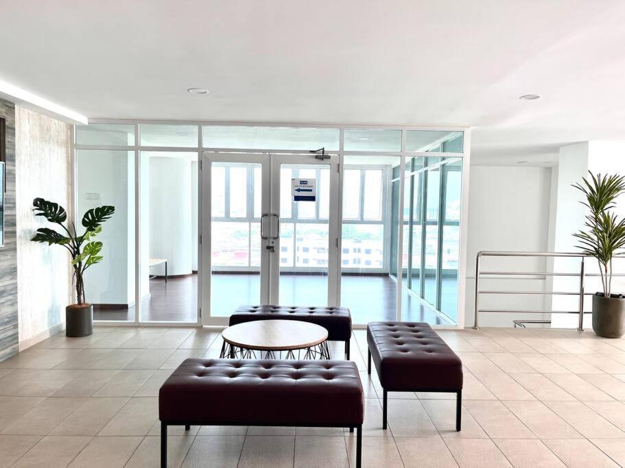 Urban Home-Swimming Pool-City Center Malacca Bagian luar foto