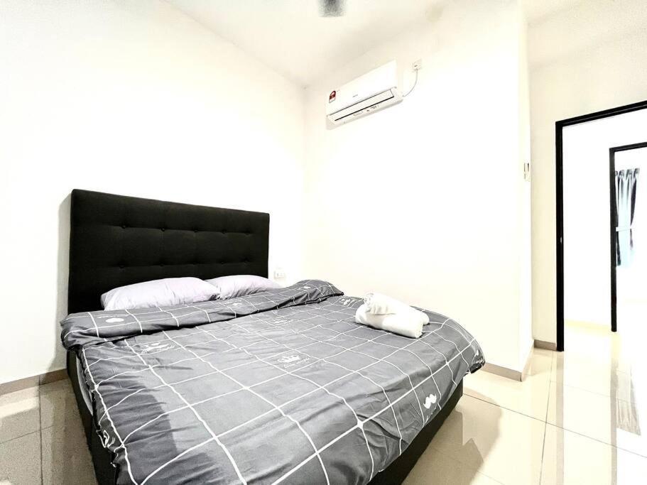 Urban Home-Swimming Pool-City Center Malacca Bagian luar foto