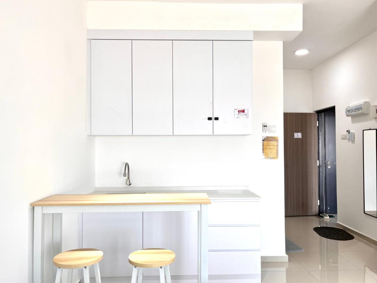 Urban Home-Swimming Pool-City Center Malacca Bagian luar foto