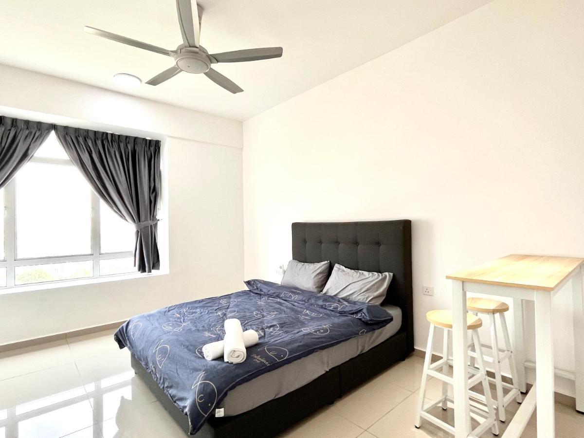 Urban Home-Swimming Pool-City Center Malacca Bagian luar foto