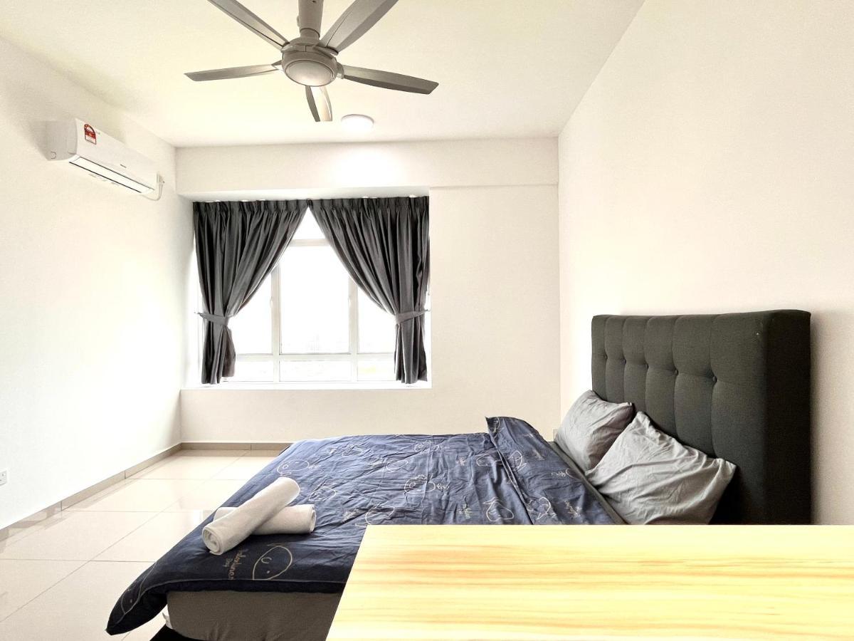 Urban Home-Swimming Pool-City Center Malacca Bagian luar foto